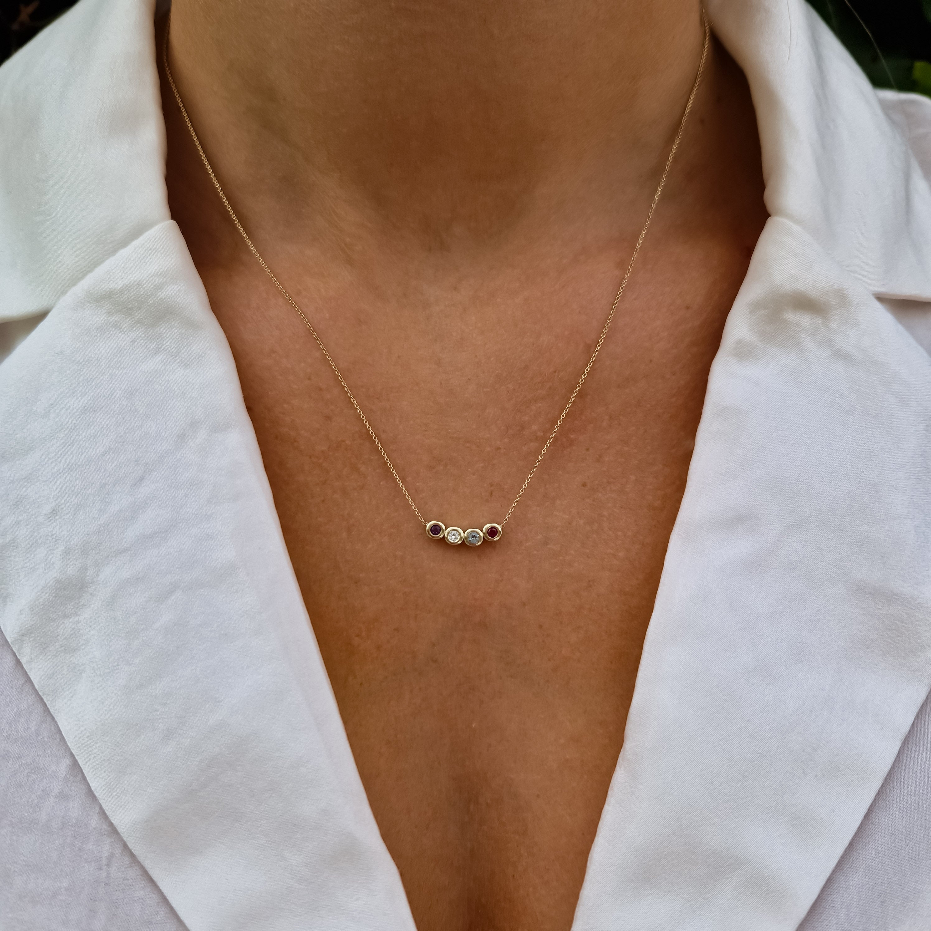 Waarom dragen mensen sieraden met geboortestenen?